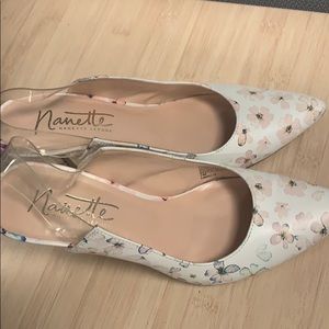Nanette floral white size 7 heels
